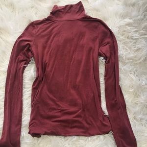 AE size Small Light weight turtle neck